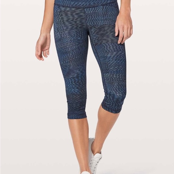Lululemon Wunder Under Hi-Rise 1/2 Tight. Full-On Luxtreme 17" Size 8. - Picture 4 of 6
